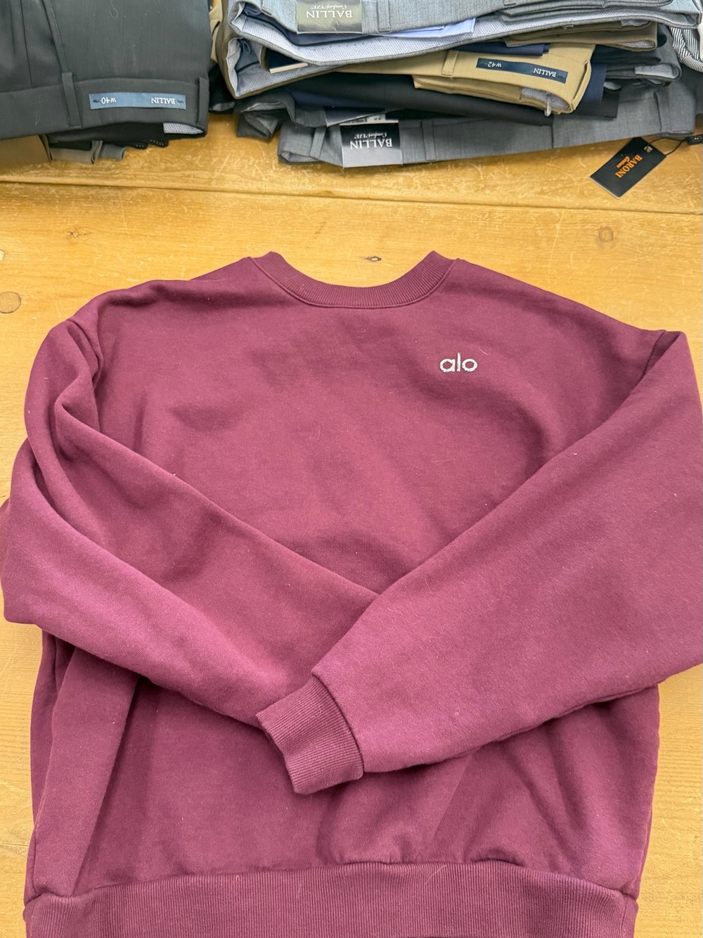 ALO Yoga Crewneck Sweatshirt in Burgundy